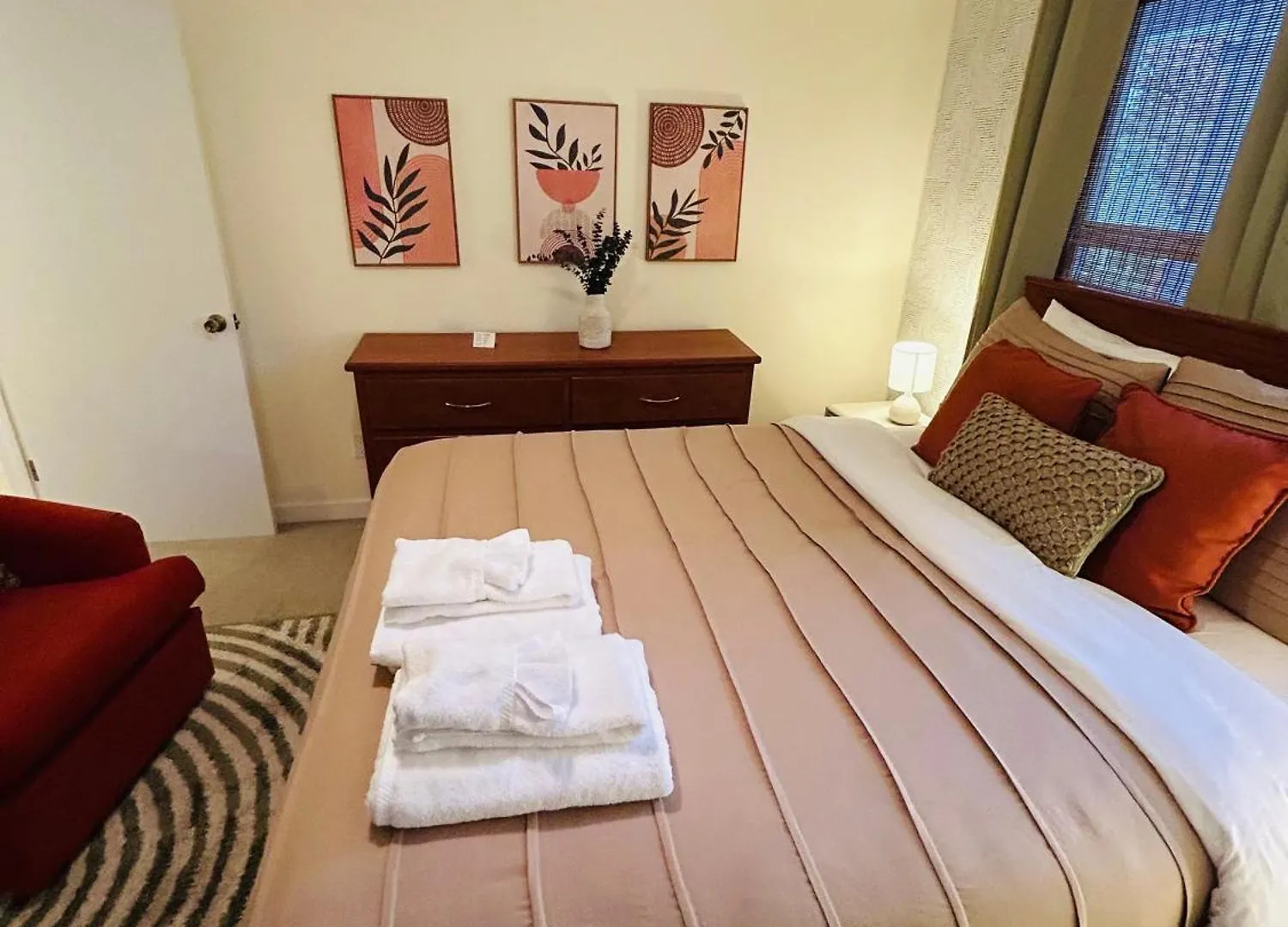 Quiet City Retreat Near Light Rail, Downtown & Stadiums! Seattle Apartment