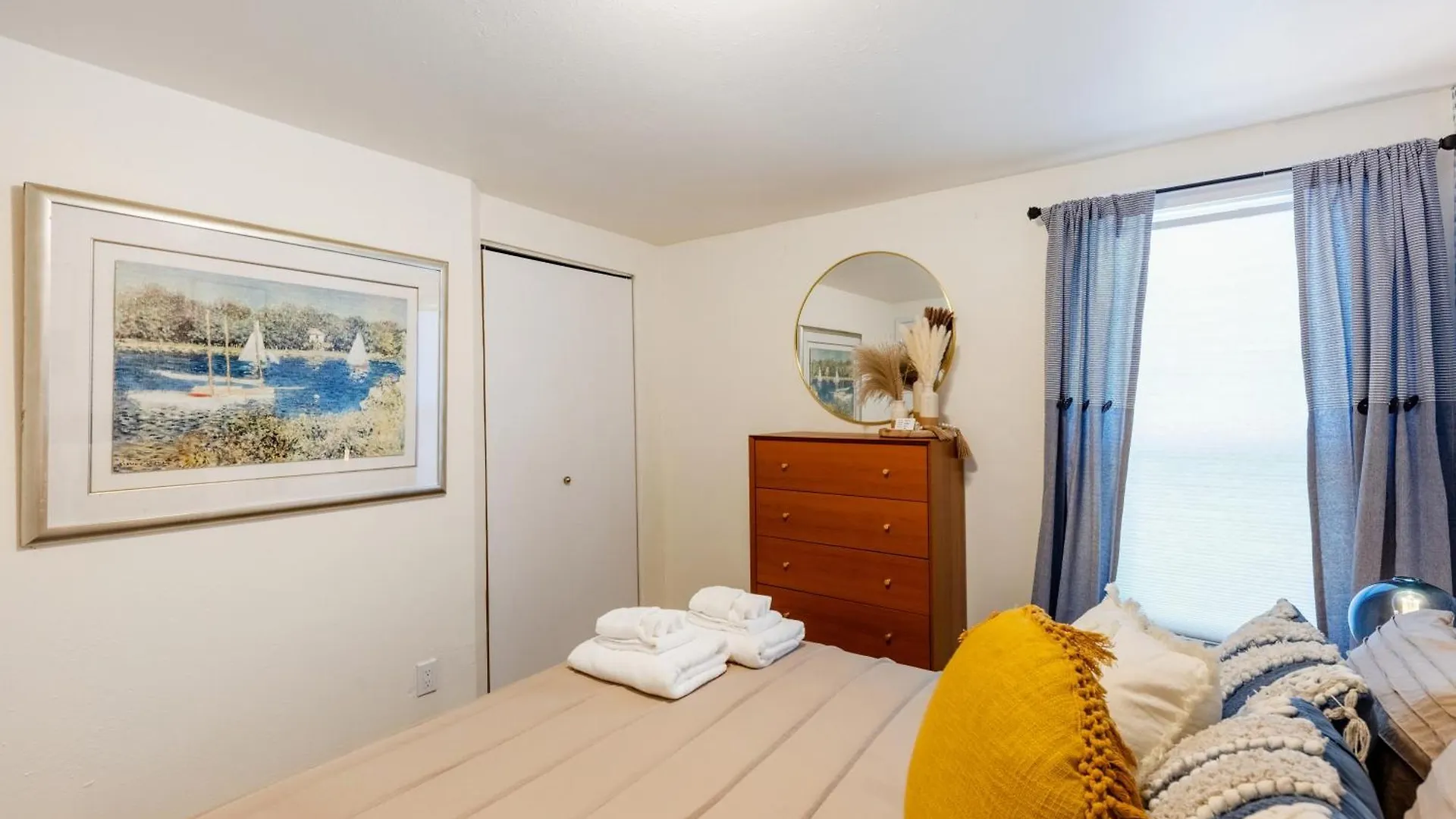 Quiet City Retreat Near Light Rail, Downtown & Stadiums! Seattle Apartment