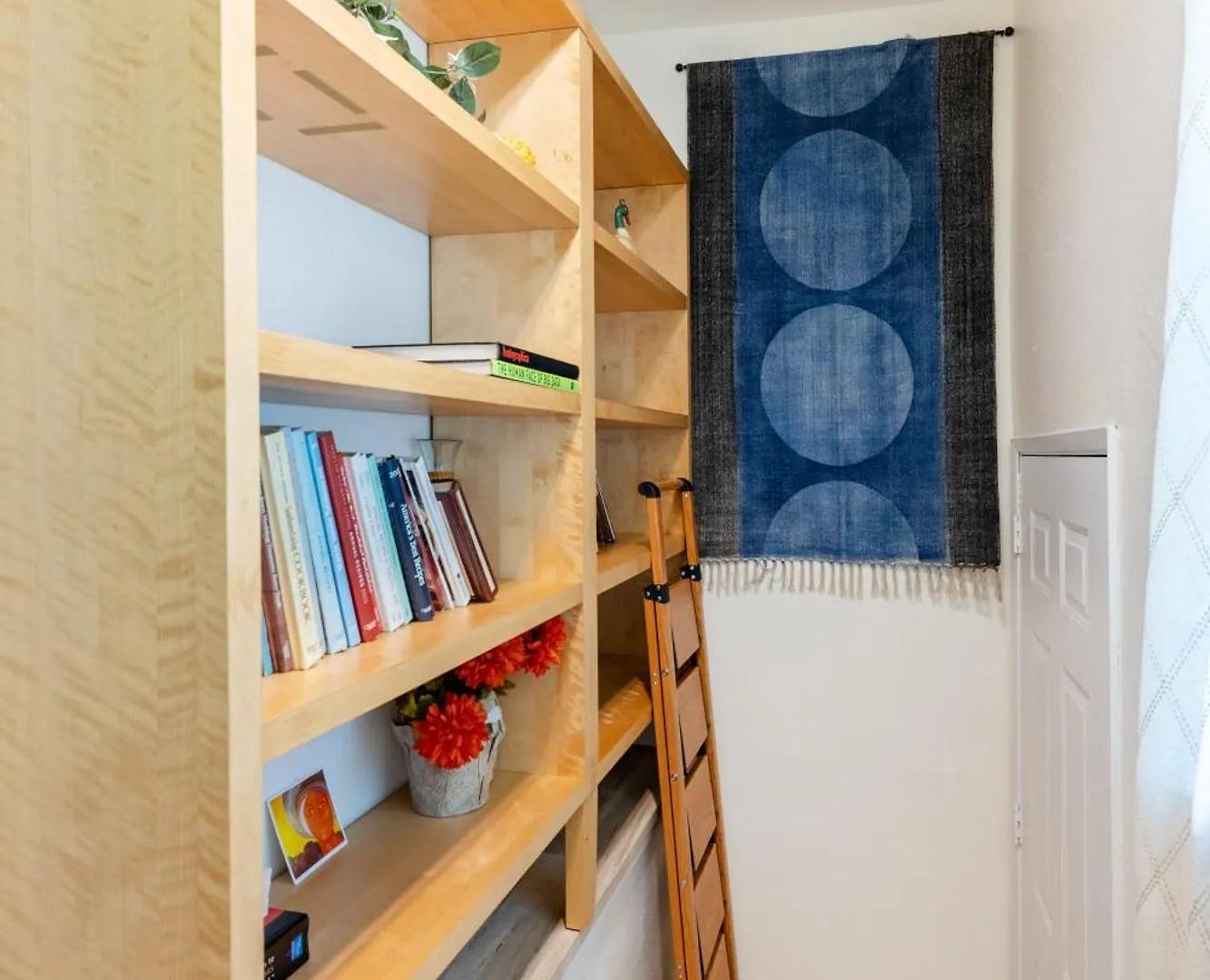 Apartment Quiet City Retreat Near Light Rail, Downtown & Stadiums! Seattle United States