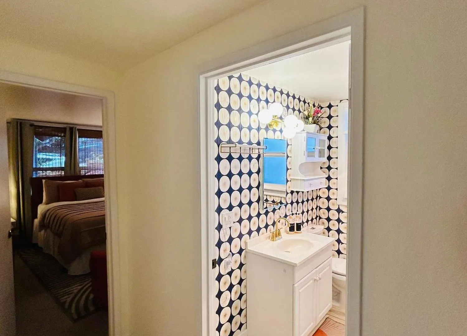 Quiet City Retreat Near Light Rail, Downtown & Stadiums! Seattle USA