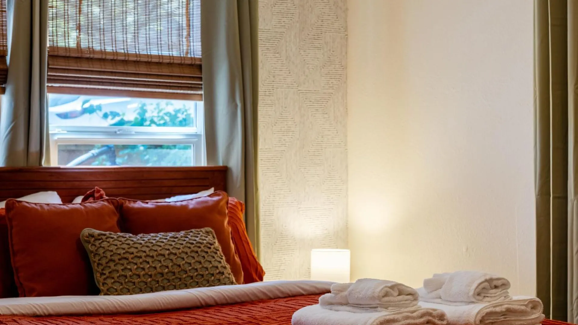 Quiet City Retreat Near Light Rail, Downtown & Stadiums! Seattle USA
